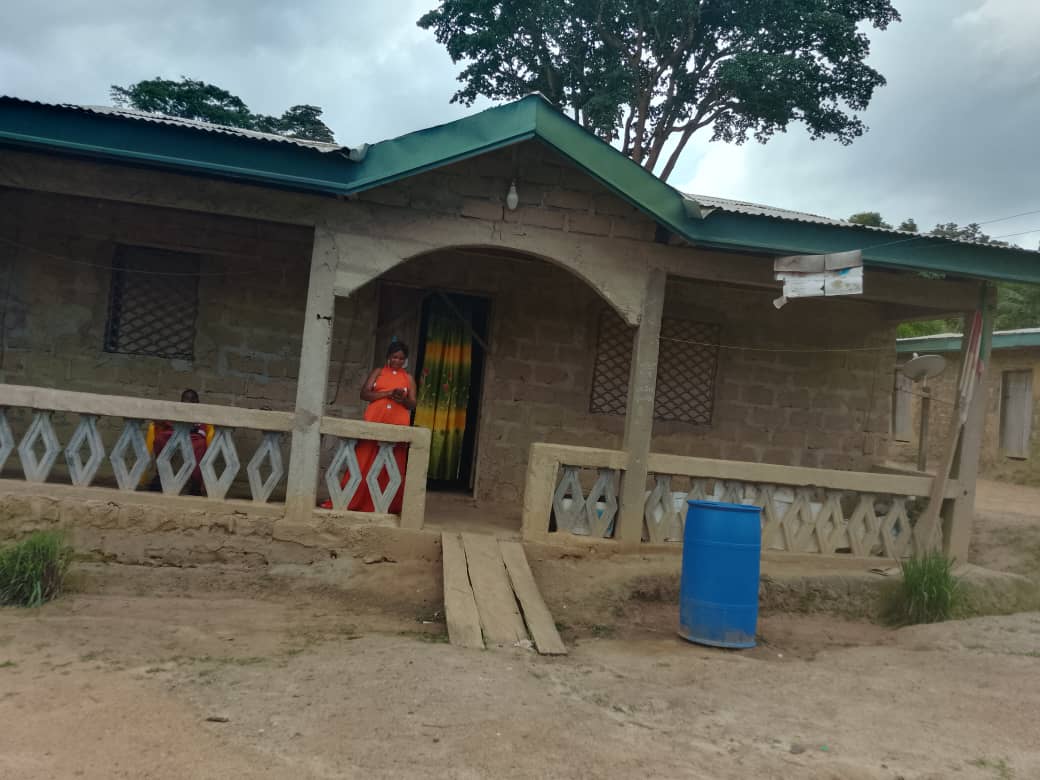Bâtiment principal de l'Orphelinat la Grâce à Makénéné, Nyokon